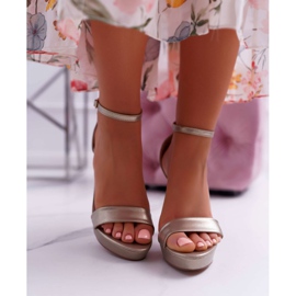 Moow Sandales pour femmes à talon haut or Ellania plate-forme d'or 2 Moow Sandales pour femmes à talon haut or Ellania plate-forme d'or 2