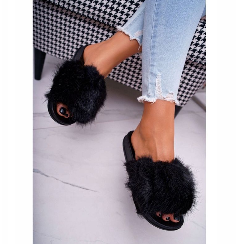 Les tongs des femmes avec une fourrure noire le noir 2