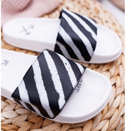 Pantoufles blanches Aynna pour femmes noir 2