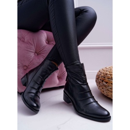 Bottes pour femmes noires à talon plat en cuir naturel Laura Messi le noir 1