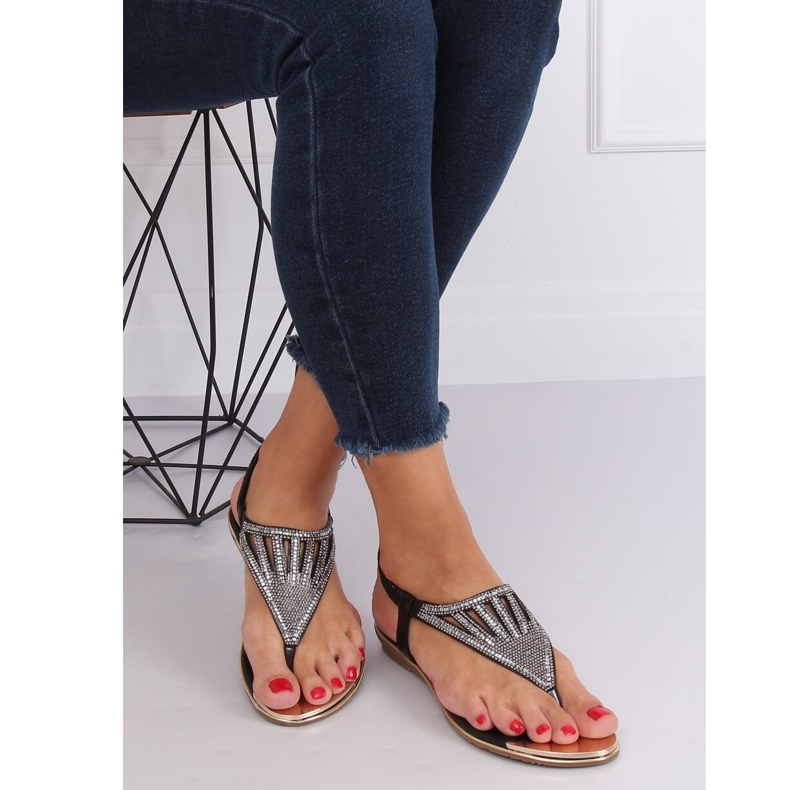 Tongs décorées de noir M03 Black le noir 1