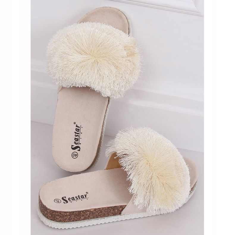 Chaussons beiges à pompon BG57P Beige 1 Chaussons beiges à pompon BG57P Beige 1