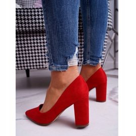 Pompes pour femmes sur le pilier du rouge en daim 3