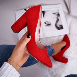 Pompes pour femmes sur le pilier du rouge en daim 5