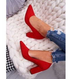 Pompes pour femmes sur le pilier du rouge en daim 4