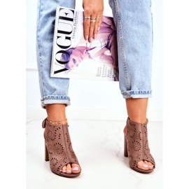 EVE Sandales Sur Un Talon Ajouré Velcro Kaki Rules 1 EVE Sandales Sur Un Talon Ajouré Velcro Kaki Rules 1