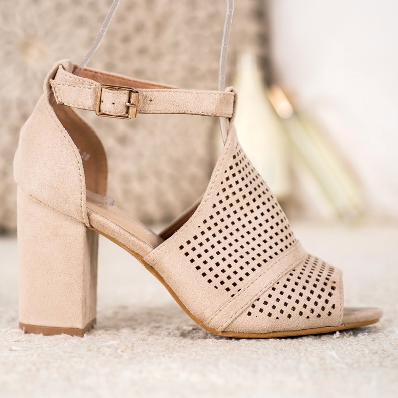 Small Swan Sandales ajourées élégantes beige 1