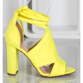 Seastar Sandales attachées sur un poteau jaune 5