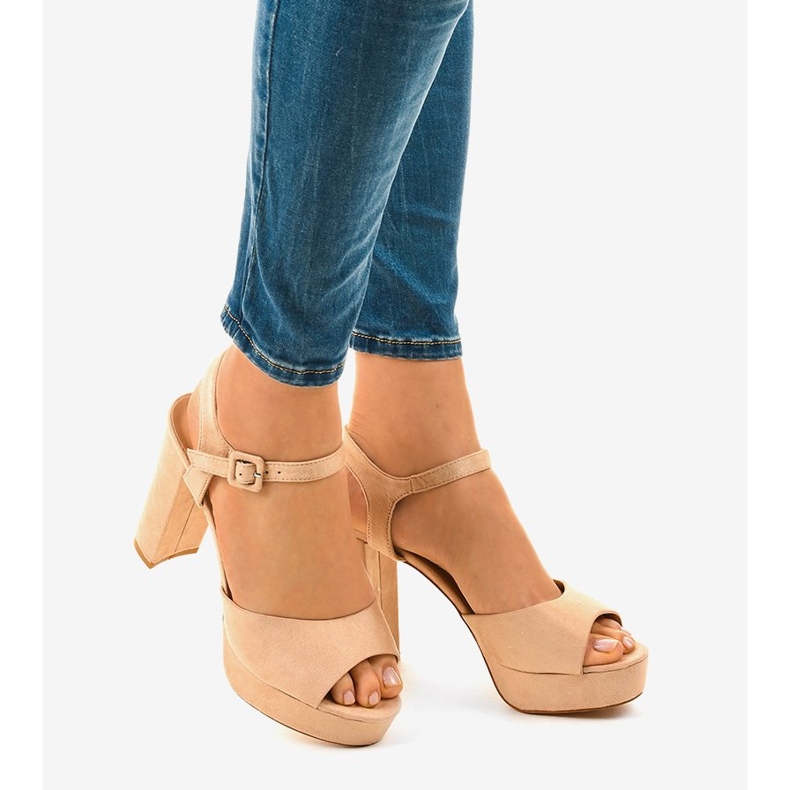 Sandales beiges sur poteau en daim AT-0660-L 1