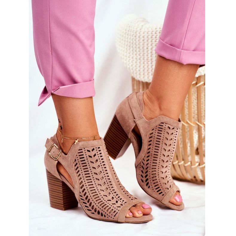 Bellucci Bottes pour femmes avec un ressort découpé au-delà de nous beige 1