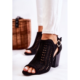 Bellucci Bottes pour femmes avec une coupe Spring Black Beyond Us le noir 1