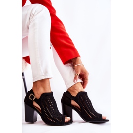 Bellucci Bottes pour femmes avec une coupe Spring Black Beyond Us le noir 3