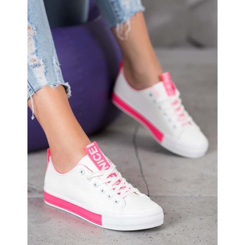 Bestelle Belles baskets de sport blanche 1