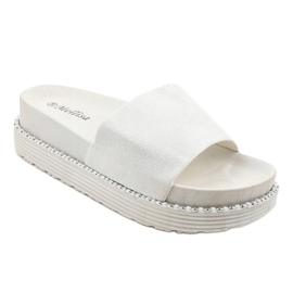 Chaussons blancs sur semelle épaisse, daim brocart TL3808 1