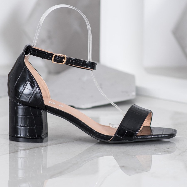 SHELOVET Sandales décontractées sur un bar noir 2