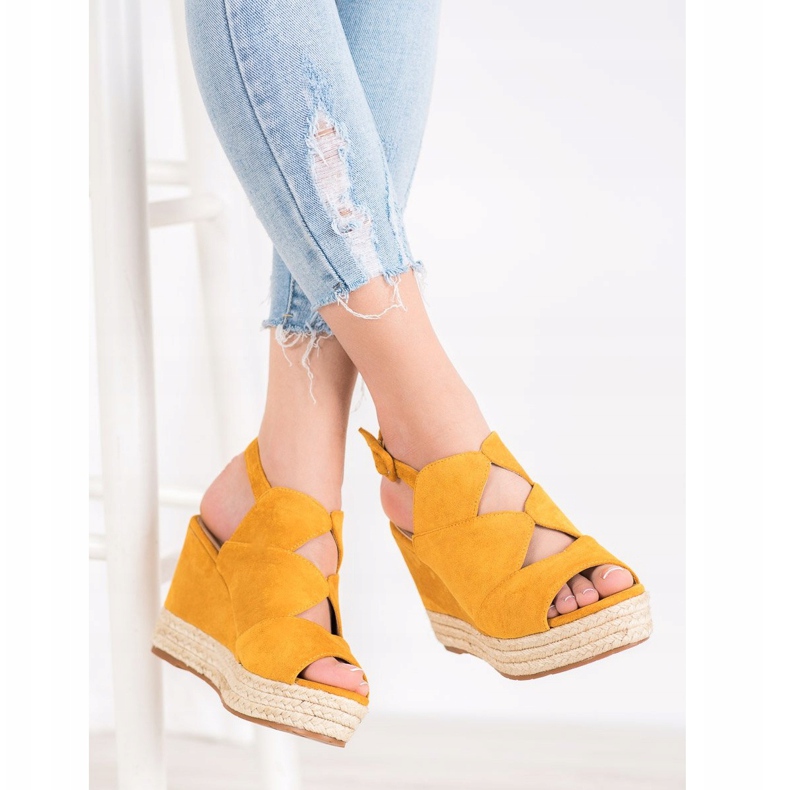 Small Swan Sandales compensées à la mode jaune 1