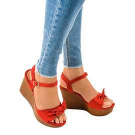 Sandales compensées en daim rouge HY8542 1