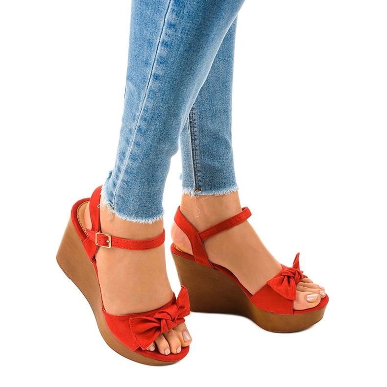 Sandales compensées en daim rouge HY8542 1