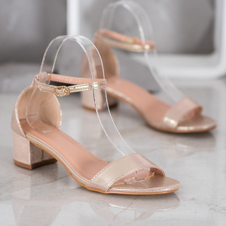 Small Swan Sandales en cuir écologique brillant jaune 2