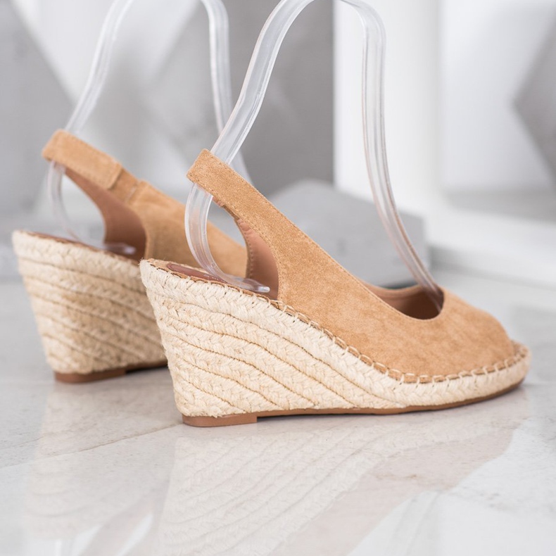 Small Swan Sandales marron sur un haut compensé brun 2