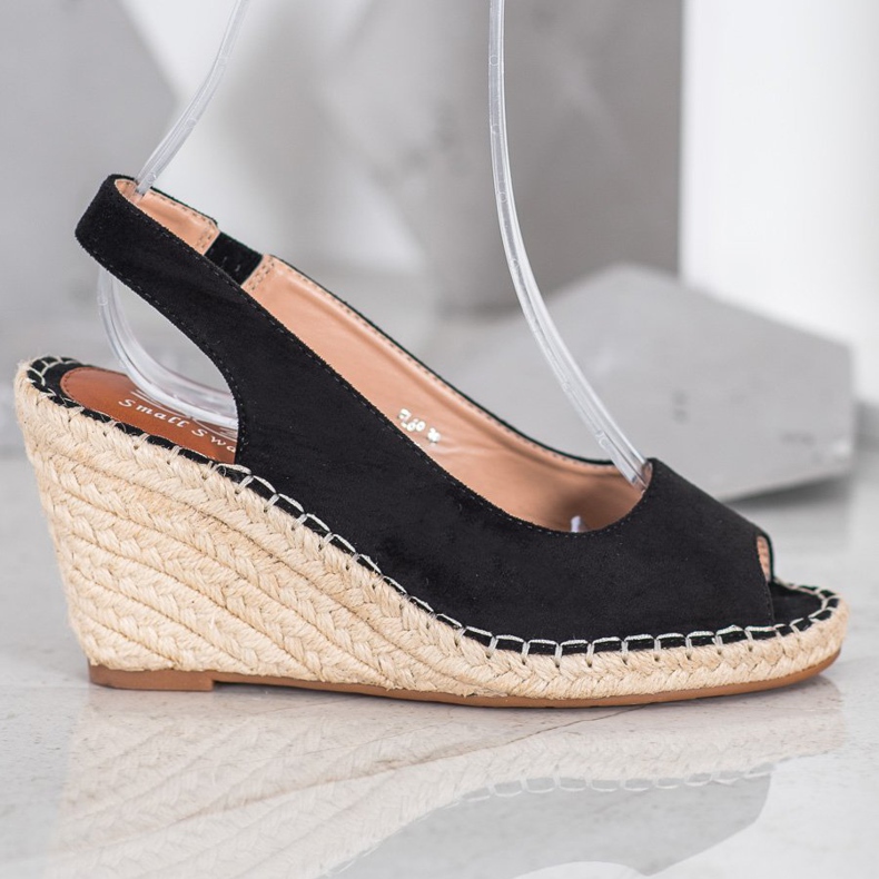 Small Swan Sandales noires sur un haut compensé 2