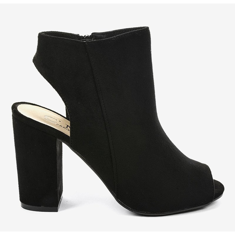 Bottines en daim noir sur le poteau 0280-138 2
