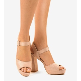 Sandales beiges sur tige en daim 77-102 1