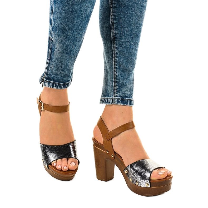 Sandales noires à talons 150-615 1