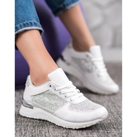 SHELOVET Chaussures de sport blanches élégantes 1 SHELOVET Chaussures de sport blanches élégantes 1