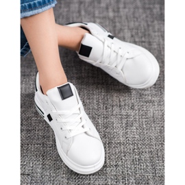 Sweet Shoes Des baskettes blanches 1 Sweet Shoes Des baskettes blanches 1