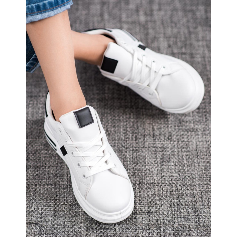 Sweet Shoes Des baskettes blanches 1 Sweet Shoes Des baskettes blanches 1