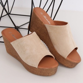 Chaussons beiges 10-236 Talons compensés beiges 1 Chaussons beiges 10-236 Talons compensés beiges 1