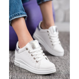 SHELOVET Chaussures de sport sur un coin blanche 1