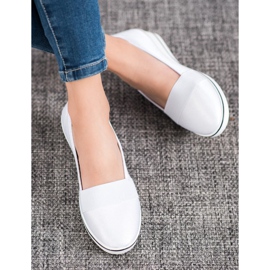 Renda Slipons blancs sur une cale blanche 2