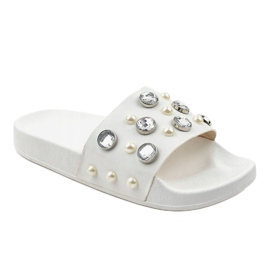 Chaussons blancs avec perles H-6567 blanche 1 Chaussons blancs avec perles H-6567 blanche 1