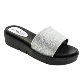 Chaussons brillants argentés E3969 gris 1 Chaussons brillants argentés E3969 gris 1