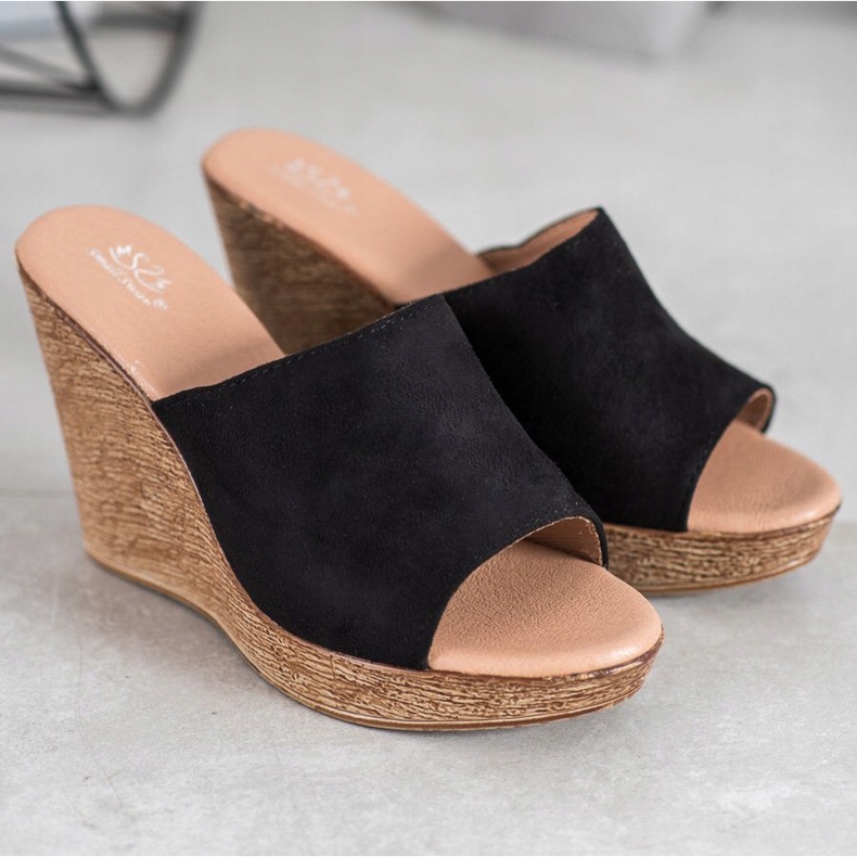 Small Swan Pantoufles En Daim Léger le noir 1