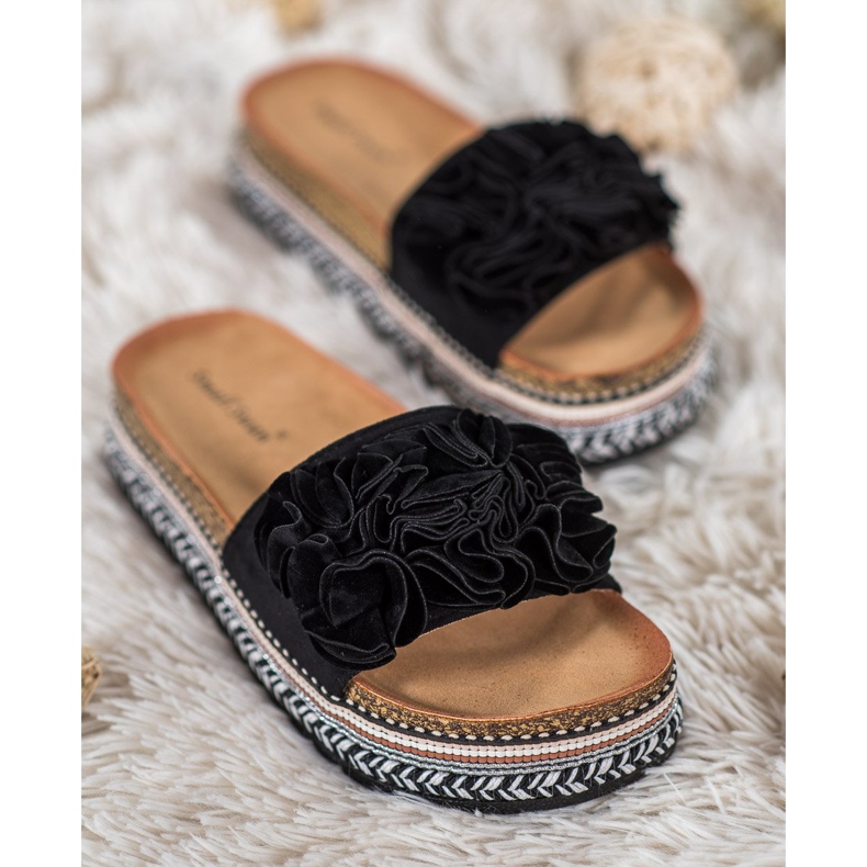 Small Swan Pantoufles En Daim Avec Ornements le noir 1