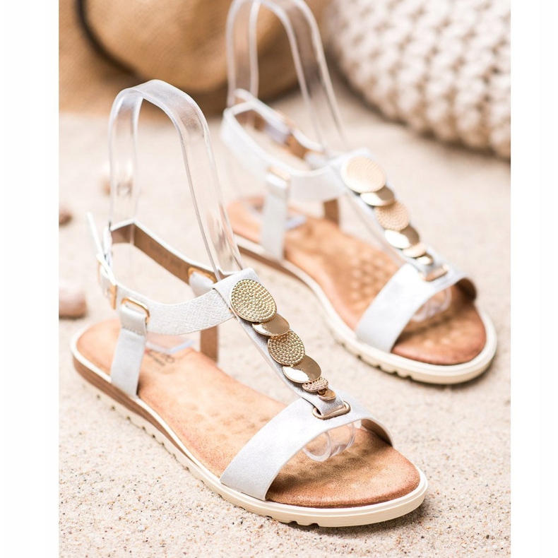 Evento Sandales blanches avec ornements 1 Evento Sandales blanches avec ornements 1