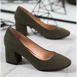 Fama Escarpins en daim sur un pilier vert 2