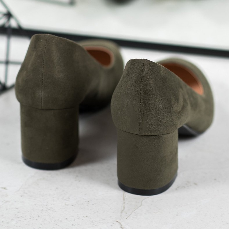 Fama Escarpins en daim sur un pilier vert 1