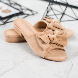 SHELOVET Tongs beiges sur talon plat 1