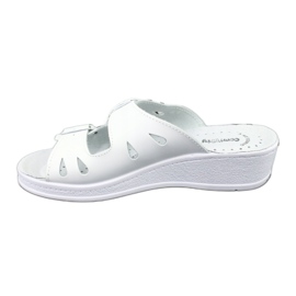 Les tongs en cuir des femmes sont des quartiers blancs blanche 1