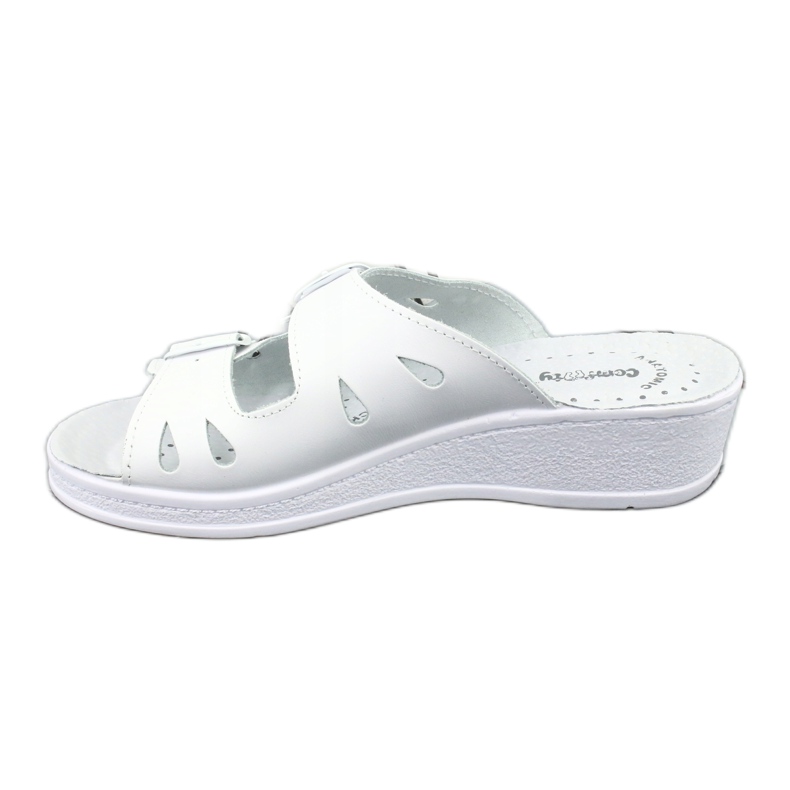 Les tongs en cuir des femmes sont des quartiers blancs 1
