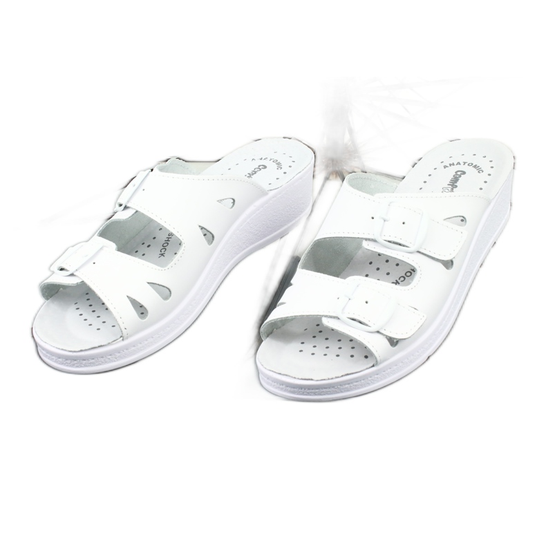 Les tongs en cuir des femmes sont des quartiers blancs 2