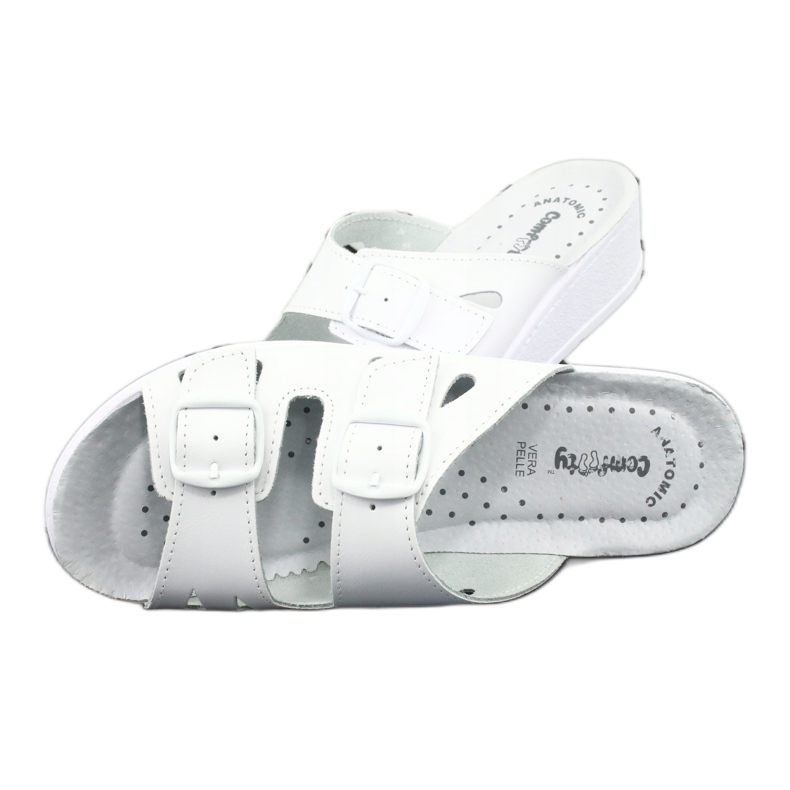 Les tongs en cuir des femmes sont des quartiers blancs 4