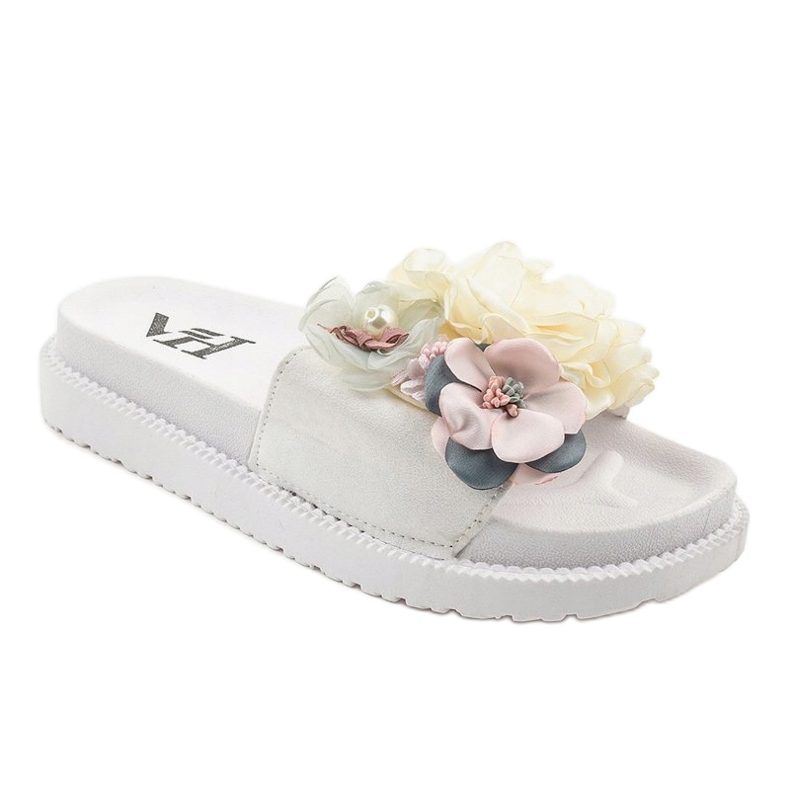 PT-109 chaussons blancs avec fleurs blanche 1