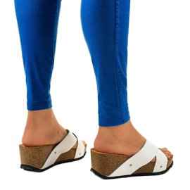 Sandales blanches sur un talon compensé pantoufles GU53 3