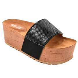 Chaussons noirs sur la plateforme 77-99 1