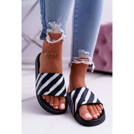 Pantoufles noires Aynna pour femmes le noir 2